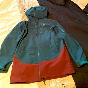 Arc’teryx sentinel LT women jacket XL